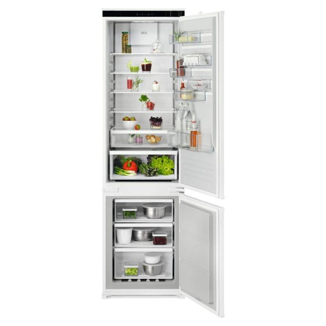 AEG 188cm Series 6000 Integrated 70/30 Frost Free Fridge Freezer OSC6M191ES