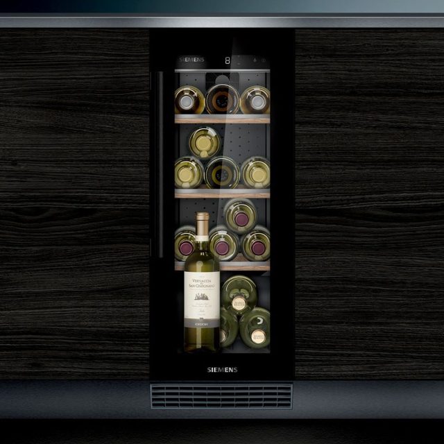 Siemens 30cm Undercounter Wine Cooler KU20WVHF0G Black