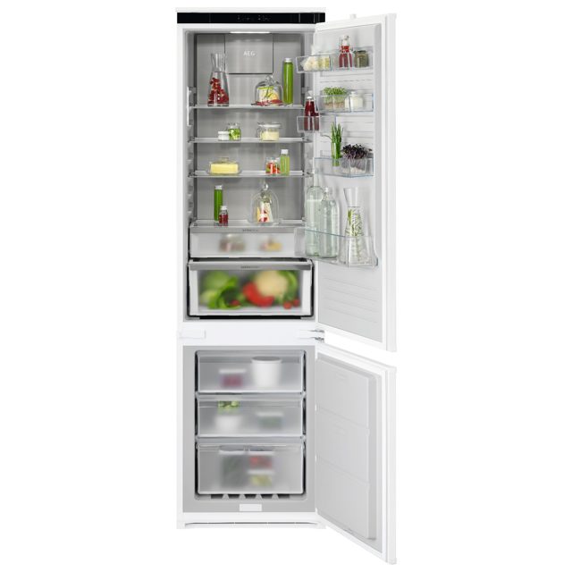 AEG 188cm Series 8000 Integrated 70/30 Frost Free Fridge Freezer NSC8M192DS