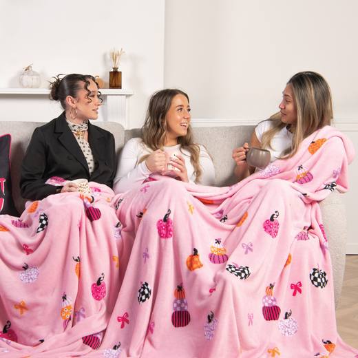 Bowtique Pumpkins Family Throw - Pink