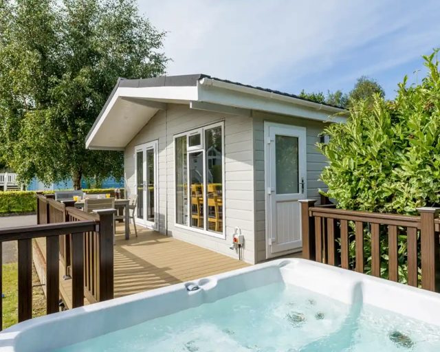 Serendipity Caravan (3 bedrooms) at Shorefield Country Park - 14-18 December 2026, 2 adults